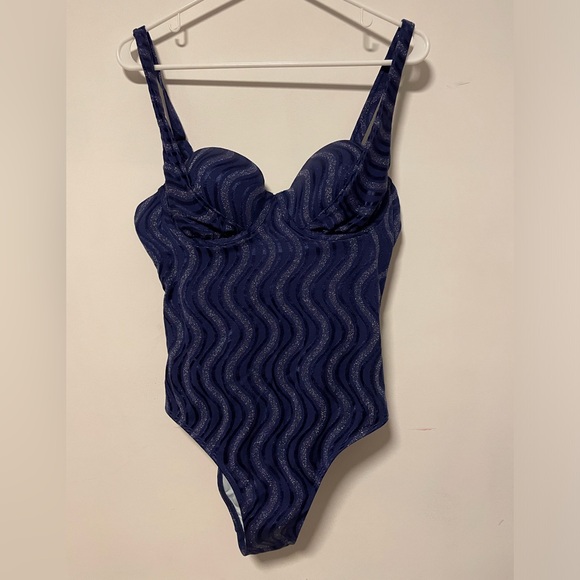 Cupshe Mysterious Sea Sweetheart Push Up One-Piece (Underwire) - Picture 1 of 8
